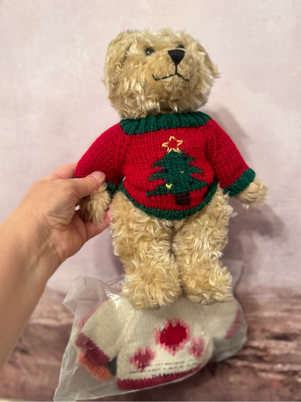 Vintage 2001 Jointed Goody Bear w/ Christmas Tree Knit Sweater &3 Extra Sweaters